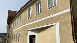 Sanierungsbedürftiges Stadthaus mit Altbaucharme