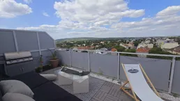 **FERNBLICK + ABSOLUTER FAMILIENTRAUM + Neubau + Klimaanlage + DAN Küche + 4 Zimmer, sonnige Dachgeschosswohnung im 9ten Stock + 2 Dachterrassen 52m²**