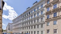 vollsanierte, großzügige 3 Zimmer-Altbauwohnung in Toplage