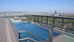 Luxus-life-style-Apartment - Fantastischer Ausblick! Rooftop-Pool inklusive!