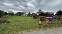 Großzügiges Baugrundstück mit Gartenhütte