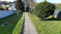 EINZIGARTIGE INVESTMENTCHANCE - 945 m² in zentraler Lage von Spillern mit Altbestand