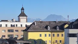ERSTBEZUG Sonnige Zentrallage mit Blick zum Traunstein