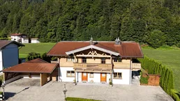 Großzügiges Einfamilienhaus in naturnaher Sonnenlage (800707)