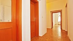 Gut aufgeteilte 3 Zimmer Altbauwohnung in ruhiger Seitenstraße Nähe Finanzamt Graz - alle Zimmer extra begehbar.