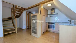 Großzügige 4-Zimmer-Dachgeschoß-Wohnung in zentraler Lage - inkl. TG-Stellplatz und Gemeinschaftsgarten!