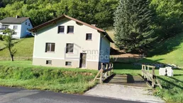 Charmantes Einfamilienhaus mit Garten in Kirchschlag – Ihr Sanierungsprojekt wartet!