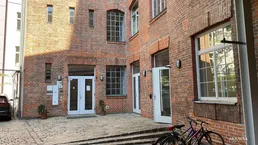 Helle Loft-Wohnung in historischen Backsteingebäude