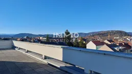 HERZ-JESU-VIERTEL HELLE 2-ZIMMERWOHNUNG IM LETZTEN STOCK MIT SCHÖNEM AUSBLICK + PARKPLATZ
