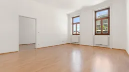 Charmante 2-Zimmer-Altbauwohnung mit hohen Räumen
