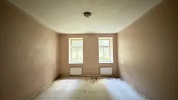 Renovierungsbedürftige Erdgeschoss-Wohnung in Hofruhelage nahe U4 und U6! Grenze zum 6. und 12. Bezirk!