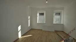 Erstbezug nach umfangreicher Sanierung: Sonnige 2-Zimmer-Wohnung in Traisenpark-Nähe