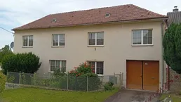 Großzügiges Haus mit 1.793 m² Grund, Innenhof &amp; Nebengebäude