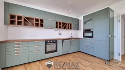 "Modern &amp; New Apartment with Large Kitchen"