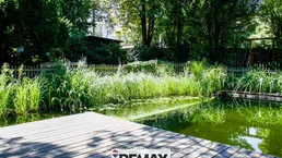 "Familienwohnung mit Schwimmbiotop und Garage!"