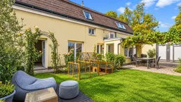 "Historisches Dorfhaus mit "U-Bahn-Anschluss" und Garten ohne Zuschauer!"