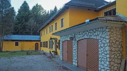 Altehrwürdiger Hof mit Nebengebäuden, kleine Landwirtschaft / Reiterhof