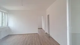 Dr.Schauerstr.6a, DG: WG geeignete, zentral gelegene, renovierte 3-Zimmerwohnung mit großem Balkon, separater, unmöblierter Küche, ca.100m2 WNFL, 4.Liftstock, Parkplatz! 