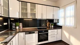 SANIERTE 2-ZIMMER-ALTBAU | ca. 57m² WFL | 1. Liftstock | Einbauküche | Top-Grundriss | Gute öffentliche Anbindung