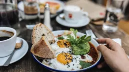 COOLES TRENDY CAFEHAUS &amp; FRÜHSTÜCKS- &amp; MITTAGSLOKAL MIT EIGENER PATTISERIE