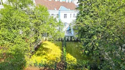 Hier rauscht kein Verkehr, nur die Blätter im Hof! TOP saniert + Hofseitige Terrasse + Viel Grün + Viel Lebensqualität + Absolute Ruhelage + Ideale Raumaufteilung! Besser geht´s nicht! Nicht lange zögern...