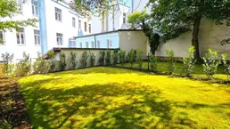 Rasenmäher statt Straßenlärm! TOP saniert + Herrlicher Eigengarten + Hofseitiger Balkon + Viel Grün + Viel Lebensqualität + Absolute Ruhelage + Ideale Raumaufteilung! Besser geht´s nicht! Nicht lange zögern...
