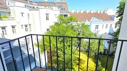 Neuer Preis! Grün soweit das Auge reicht - Ihr Ruhepol im 18.Bezirk! TOP saniert + Hofseitiger Balkon + Viel Grün + Viel Lebensqualität + Absolute Ruhelage + Ideale Raumaufteilung! Besser geht´s nicht! Nicht lange zögern...