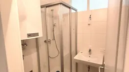 Frisch sanierte 2-Raum-Wohnung Niederhart/Spallerhof! Ab sofort zu beziehen!