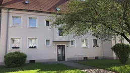 Teilmöblierte 3-Zimmerwohnung mit Badewanne und herrlichem Grünblick in ruhiger Siedlungslage von Steyr-Münichholz! Verfügbar ab Jänner 2027 mit Ablösemöglichkeit!