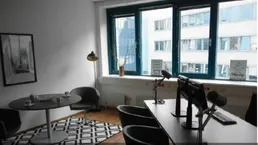 helles Büro mit bester ÖV-Erreichbarkeit (U3) und Stellplätzen