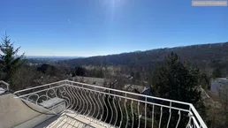 Living on Top: Exklusive Dachgeschoss Wohnung mit Panoramablick über Wien.