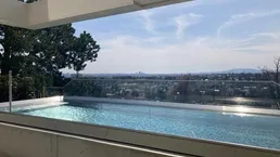 Exklusives Terrassen-Apartment mit Pool und Weitblick