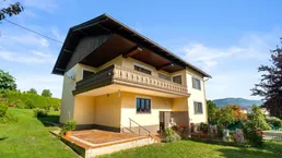 Stattliches Zweifamilienhaus in wunderschöner Lage und mit großem Grundstück!