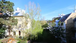 Altbau mit Balkon und Grün-Fernblick: Sonnige 3 Zimmer Wohnung im Jugendstil-Altbau nahe Pfarrplatz