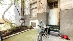 sanierungsbedürftige ALTBAU Wohnung mit TERRASSE im EG