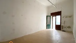 sanierungsbedürftige ALTBAU Wohnung im EG