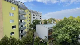 NEUWERTIGE DACHGESCHOSSWOHNUNG - 2 ZIMMER - TIEFGARAGE - HOFRUHELAGE