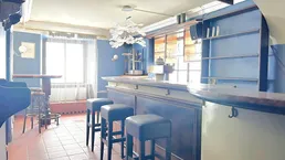 Kleine Bar, große Atmosphäre – im Zentrum von St. Georgen