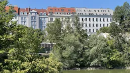 DIREKT am DONAUKANAL + FREIER BLICK + SCHÖNER ALTBAU + nahe Servitenviertel!