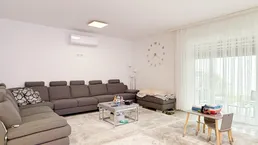 Exklusives Einfamilienhaus: Ehemaliges Eigenheim vom Bauträger mit hochwertiger Ausstattung und bewohnbarem Keller I Voll klimatisiert