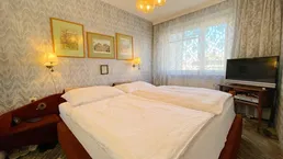 Ruhige Wohnung mit Wintergarten, Tiefgaragenplatz und Top-Anbindung