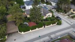 Einfamilienhaus mit kleinem Garten, Garage &amp; Nebengebäude in ruhiger Lage