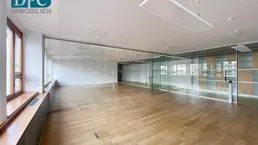 Schöne helle Bürofläche in historischem Gebäude