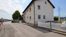 Miethaus mit Parkplätzen im Gewerbegebiet Wiener Neudorf