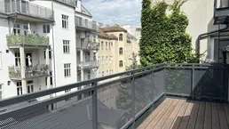 Bestlage nahe Belvedere! Luxuriöse 3-Zimmer-Erstbezug-Dachgeschoss-Wohnung mit zwei Balkonen in historischem Gebäude