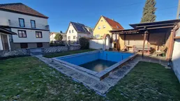 1001m² Grund - Wohnhaus mit Pool!