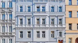 Familiäres Haus mit idealer Balkonwohnung für Singles oder Paare!