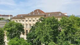 Fulminanter Ausblick auf das Palais Liechtenstein! 4-Zimmer Stilaltbau
