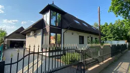 Ein- oder Zweifamilienhaus steht in Budapest zum Verkauf