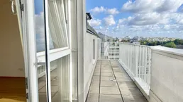 Helle 3-Zimmer-Wohnung mit Terrasse – modern wohnen direkt bei der U1